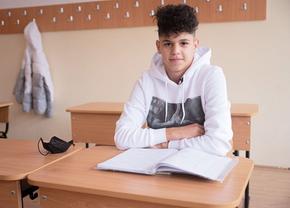 Elevul Dima dintr-a 10-a » Povestea unuia dintre cei mai tineri debutanţi din Liga 1: „Cu şcoala merge bine”