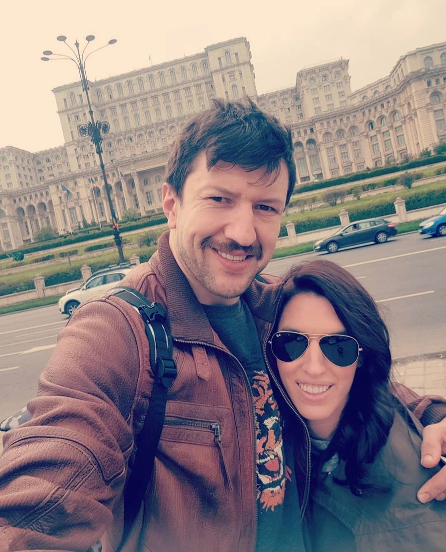 Andrija și soția într-o scurtă vizită la București FOTO. Arhiva personală Ce a remarcat un bosniac, Andrija Stipanović, baschetbalist exponenţial la U-BT Cluj, în România: „Dacă ați avea și drumuri, ați fi ca în Occident”