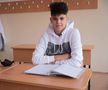 Elevul Dima dintr-a 10-a » Povestea unuia dintre cei mai tineri debutanţi din Liga 1: „Cu şcoala merge bine”