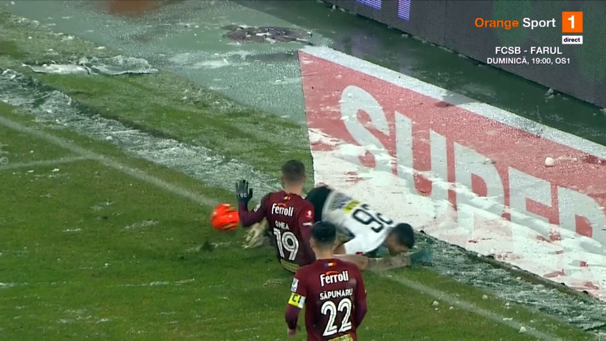 Greșeală imensă de arbitraj în U Cluj - Rapid » Verdictul specialistului: „Una dintre cele mai clare lovituri de la 11 metri. Ori sunt prieteni, ori...”