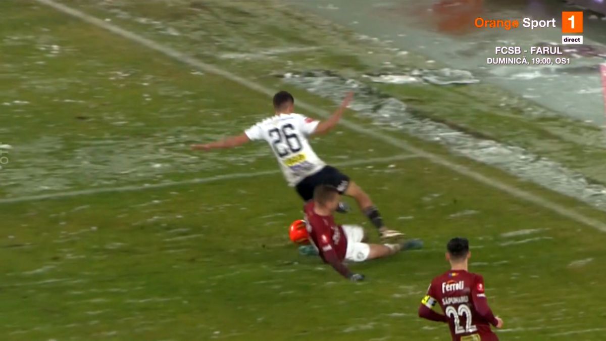 Greșeală imensă de arbitraj în U Cluj - Rapid » Verdictul specialistului: „Una dintre cele mai clare lovituri de la 11 metri. Ori sunt prieteni, ori...”