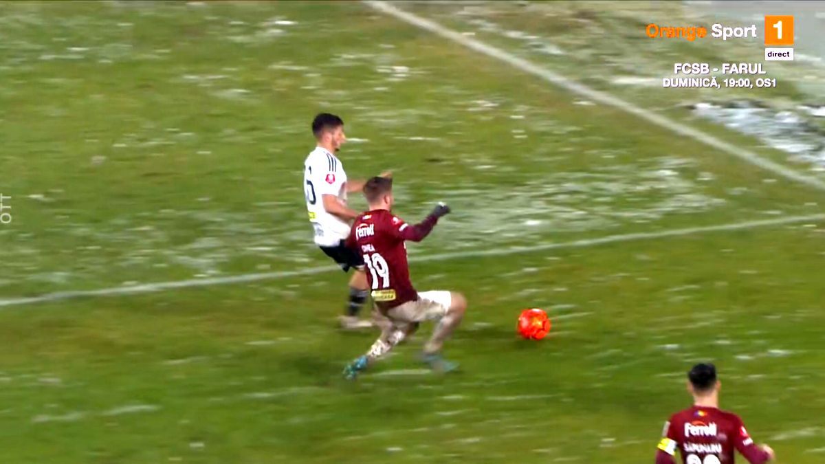 Greșeală imensă de arbitraj în U Cluj - Rapid » Verdictul specialistului: „Una dintre cele mai clare lovituri de la 11 metri. Ori sunt prieteni, ori...”