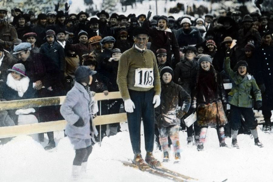 Imagine colosală cu Thorleif Haug! Înconjurat de sute de copii, pe pârtie, în plină carieră sportivă FOTO Imago „Bronz” acordat după 50 de ani!