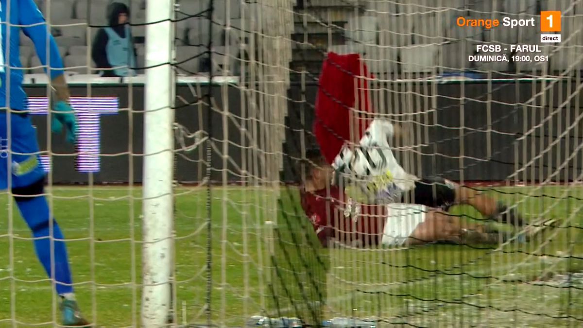Greșeală imensă de arbitraj în U Cluj - Rapid » Verdictul specialistului: „Una dintre cele mai clare lovituri de la 11 metri. Ori sunt prieteni, ori...”