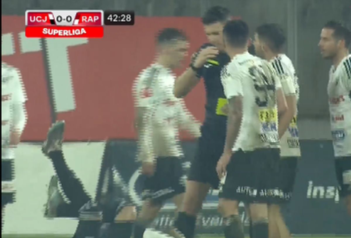 „Accidentat” de arbitru » „Centralul” l-a însângerat pe jucătorul din Superligă