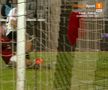FOTO Marian Barbu nu acordă penalty la duelul Onea - Oancea, în U Cluj - Rapid 27.01.23