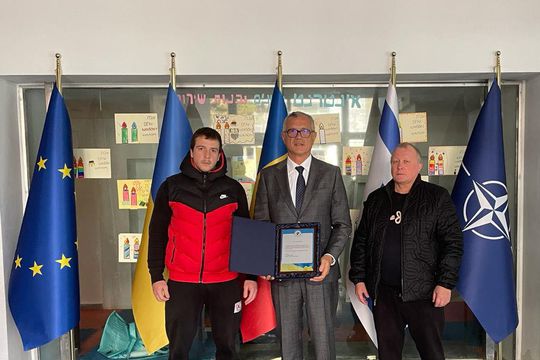 Mykhailo Koshliak, președinte al Federației Ucrainene de Judo, i-a înmânat lui Teseleanu prin intermediul antrenorilor loturilor de judo din Harkov o plachetă la începutul acestui an