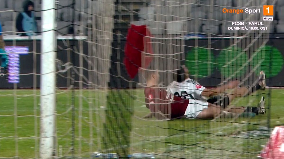 Greșeală imensă de arbitraj în U Cluj - Rapid » Verdictul specialistului: „Una dintre cele mai clare lovituri de la 11 metri. Ori sunt prieteni, ori...”