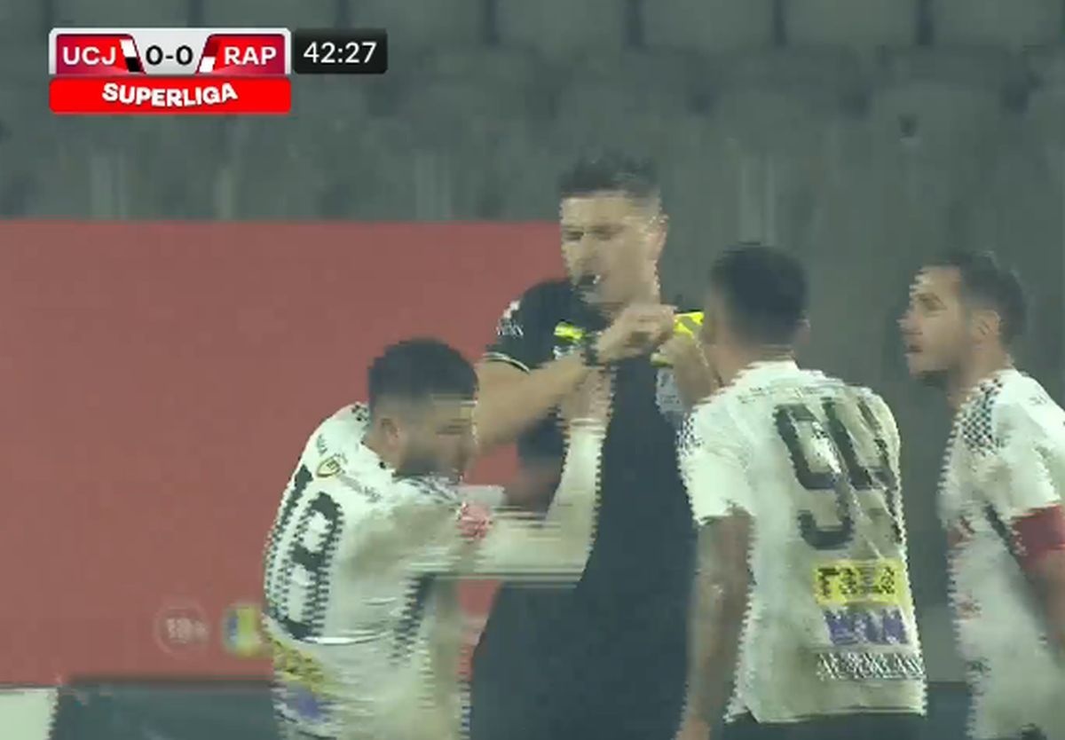 „Accidentat” de arbitru » „Centralul” l-a însângerat pe jucătorul din Superligă
