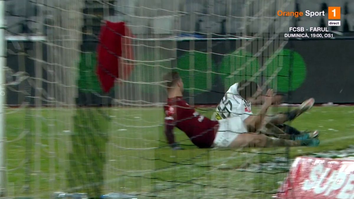 Greșeală imensă de arbitraj în U Cluj - Rapid » Verdictul specialistului: „Una dintre cele mai clare lovituri de la 11 metri. Ori sunt prieteni, ori...”