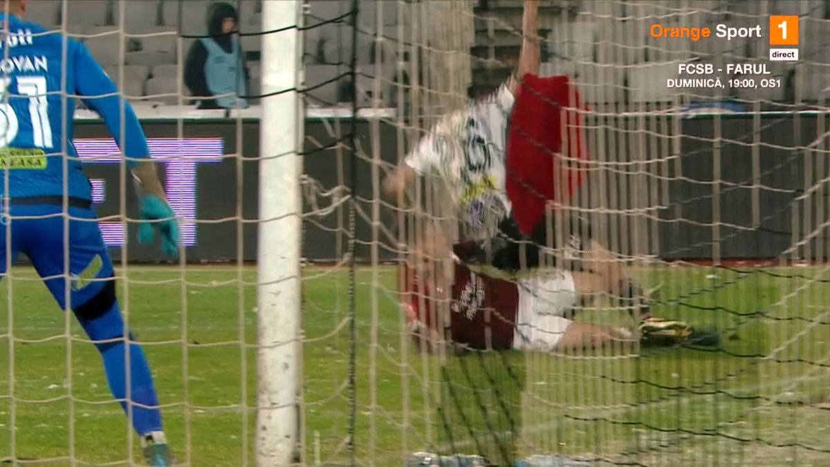 Greșeală imensă de arbitraj în U Cluj - Rapid » Verdictul specialistului: „Una dintre cele mai clare lovituri de la 11 metri. Ori sunt prieteni, ori...”