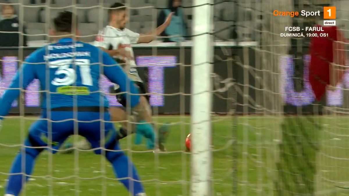 Greșeală imensă de arbitraj în U Cluj - Rapid » Verdictul specialistului: „Una dintre cele mai clare lovituri de la 11 metri. Ori sunt prieteni, ori...”