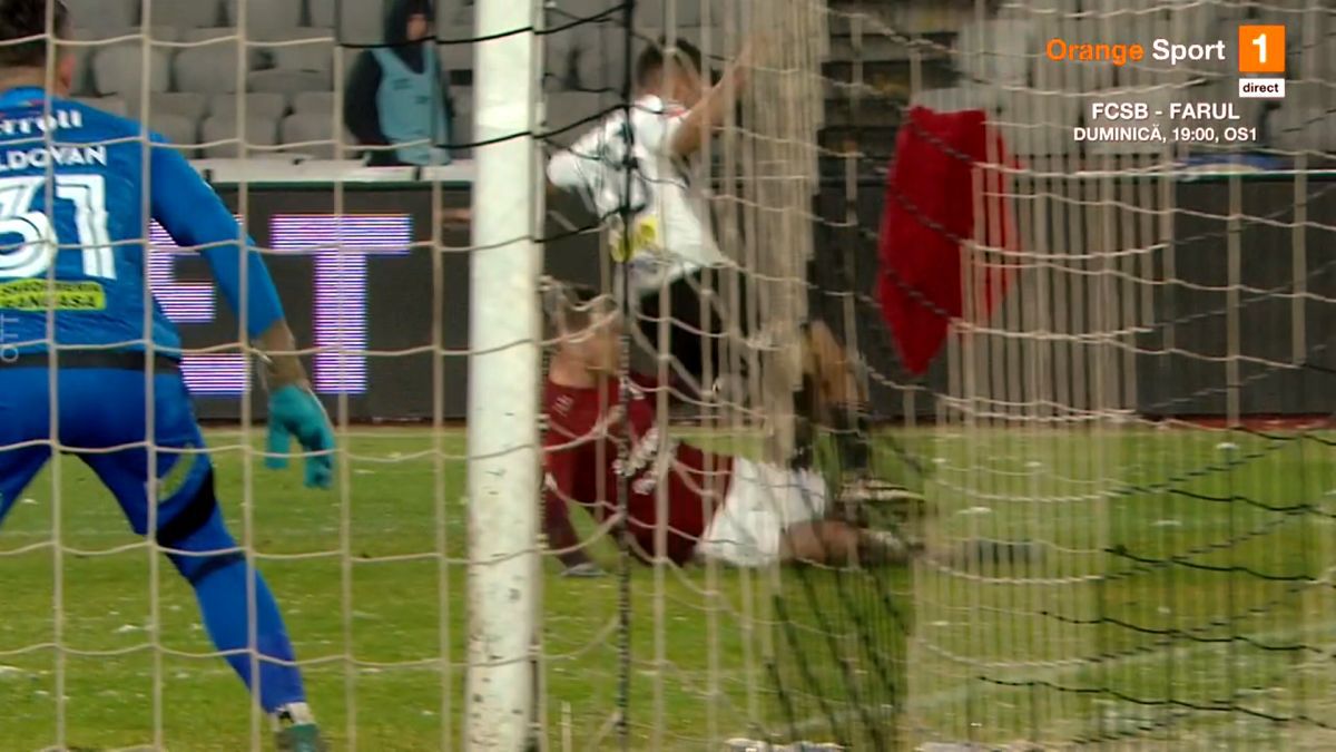 Greșeală imensă de arbitraj în U Cluj - Rapid » Verdictul specialistului: „Una dintre cele mai clare lovituri de la 11 metri. Ori sunt prieteni, ori...”
