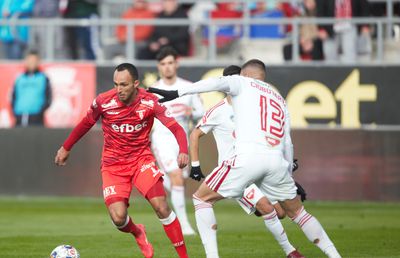 UTA, victorie cu Sepsi la revenirea acasă » Meci nebun, cu ocazii uriașe și greșeli de arbitraj: clasamentul și notele GSP