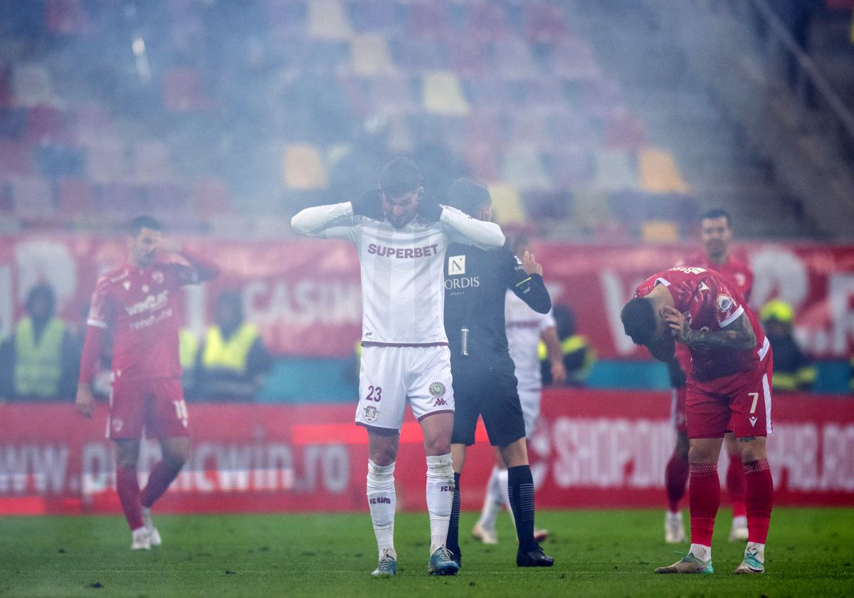 Dinamo - Rapid, întrerupt 2 minute și 50 de secunde pentru o „rachetă” aruncată pe teren