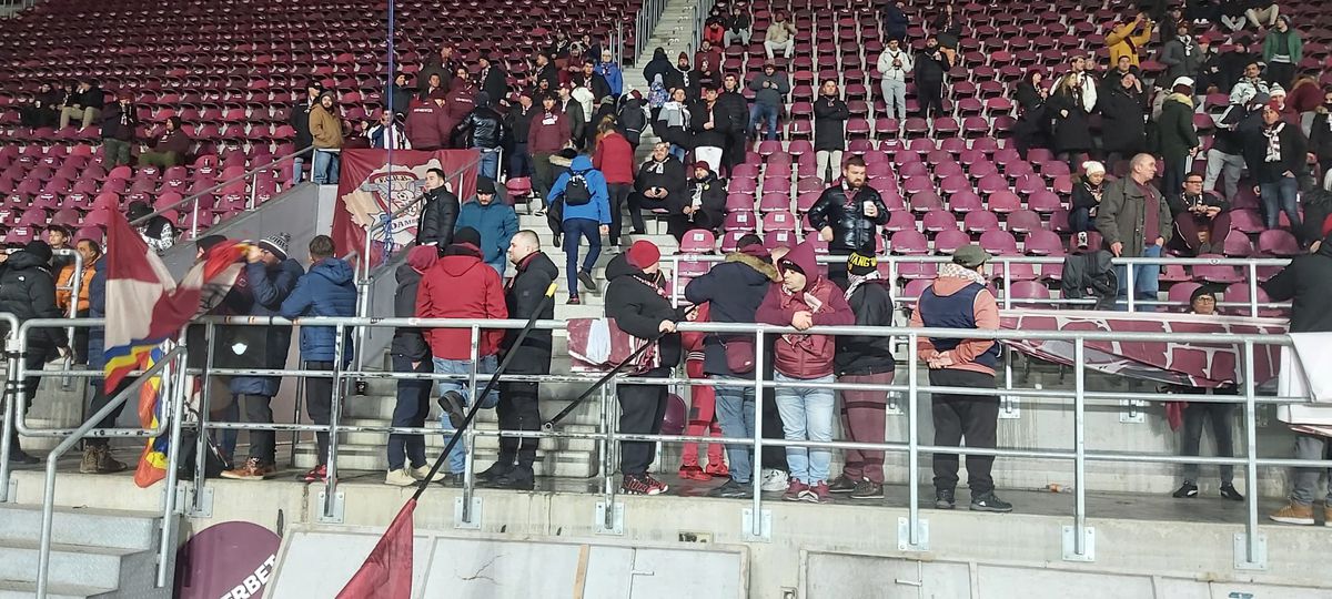 Pasiunea pentru fotbal n-are vârstă! Doi copilași au venit din Suceava pentru a vedea derby-ul Dinamo - Rapid