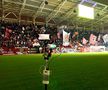 Suporterii rapidiști urmăresc derby-ul cu Dinamo din Giulești. La pauza meciului au pregătit un moment special. Elevii lui Cristiano Bergodi au putut auzi încurajările în vestiar.
