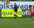 Moment bizar la Wolfsburg - Koln » Ce a urmat, după ce arbitrul asistent a fost făcut KO: „Situația deja devine ciudată”