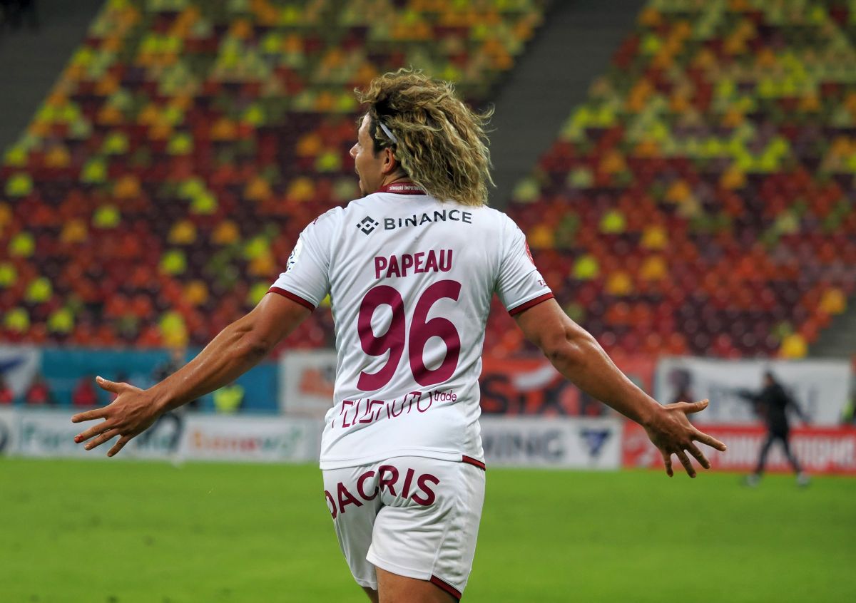 Rapid a cerut 2 penalty-uri în repriza secundă a derby-ului cu Dinamo » Daniel Niculae și-a făcut cruce când a văzut deciziile lui Găman și Hațegan