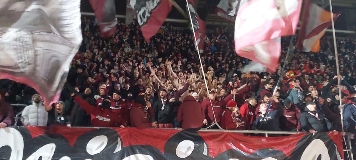 Pasiunea pentru fotbal n-are vârstă! Doi copilași au venit din Suceava pentru a vedea derby-ul Dinamo - Rapid