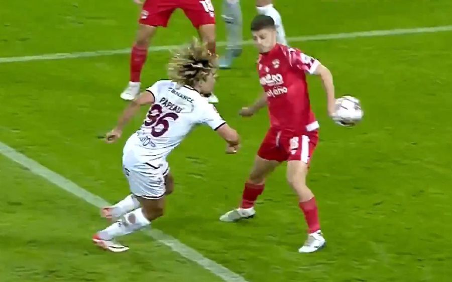 FOTO: Captură TV @Digi Sport 1 Rapid a cerut 2 penalty-uri în repriza secundă a derby-ului cu Dinamo » Daniel Niculae și-a făcut cruce când a văzut deciziile lui Găman și Hațegan