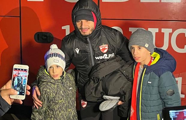 Lamine Ghezali, inimă de „câine” » Francezul, cu Dinamo în gând până în ultima clipă: imaginile surprinse înaintea derby-ului cu Rapid