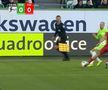 Moment bizar la Wolfsburg - Koln » Ce a urmat, după ce arbitrul asistent a fost făcut KO: „Situația deja devine ciudată”