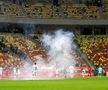 Dinamo - Rapid, întrerupt 2 minute și 50 de secunde pentru o „rachetă” aruncată pe teren (foto: Raed Krishan/GSP)