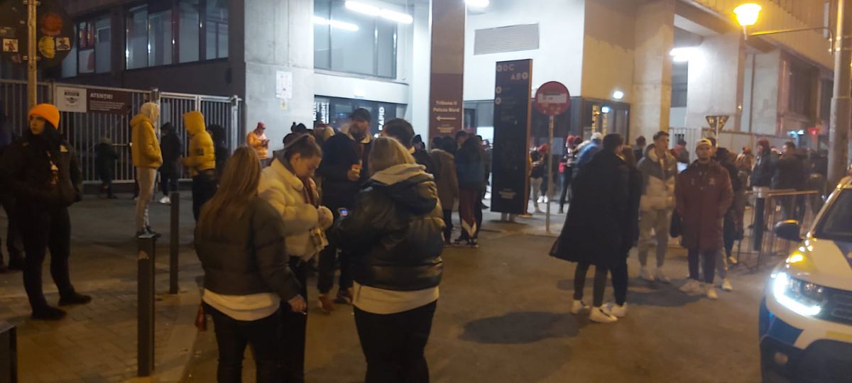 Ce s-a întâmplat pe arena din Giulești, după Dinamo - Rapid. Jucătorii au celebrat alături de fani succesul din derby