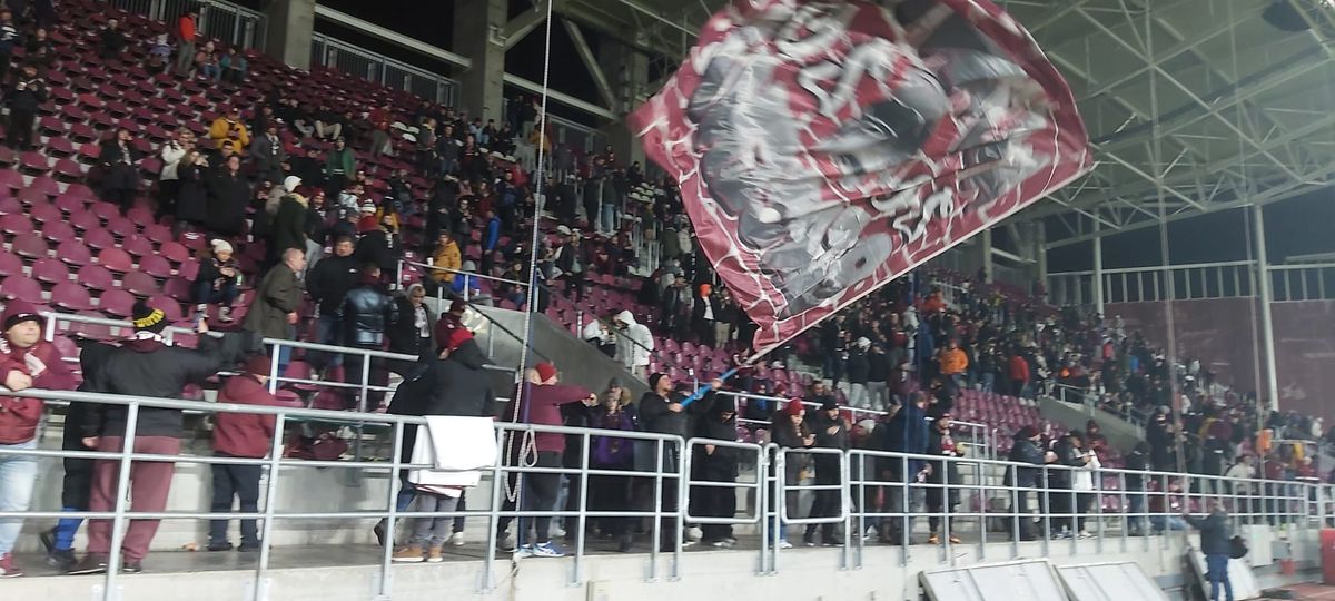 Pasiunea pentru fotbal n-are vârstă! Doi copilași au venit din Suceava pentru a vedea derby-ul Dinamo - Rapid