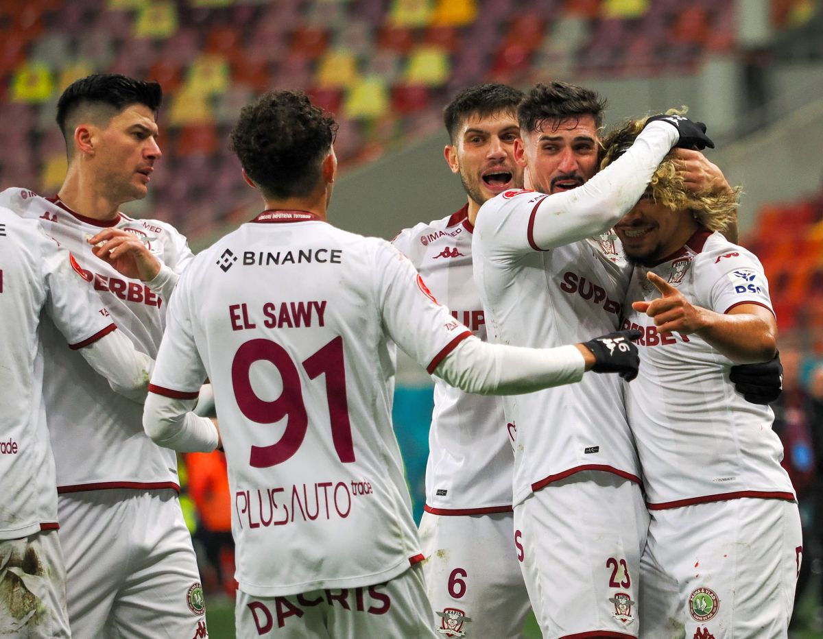 Rapid a cerut 2 penalty-uri în repriza secundă a derby-ului cu Dinamo » Daniel Niculae și-a făcut cruce când a văzut deciziile lui Găman și Hațegan