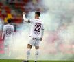 Cristian Săpunaru / Dinamo - Rapid, întrerupt 2 minute și 50 de secunde pentru o „rachetă” aruncată pe teren (foto: Raed Krishan/GSP)