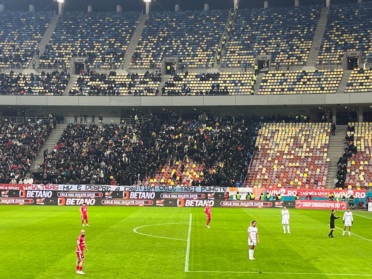Peluza Sud Dinamo a părăsit Arena Națională în minutul 28 al meciului Dinamo - Rapid