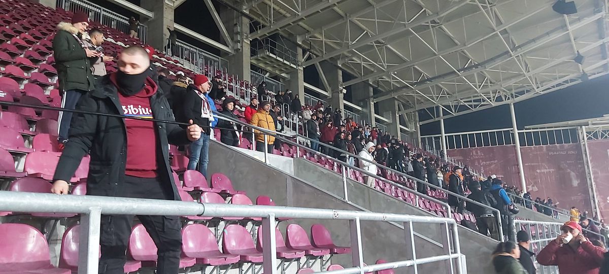 Ce s-a întâmplat pe arena din Giulești, după Dinamo - Rapid. Jucătorii au celebrat alături de fani succesul din derby