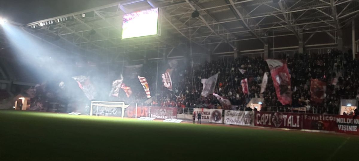 Pasiunea pentru fotbal n-are vârstă! Doi copilași au venit din Suceava pentru a vedea derby-ul Dinamo - Rapid