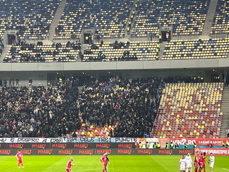 Peluza Sud Dinamo a părăsit Arena Națională în minutul 28 al meciului Dinamo - Rapid (foto: Andrei Petrescu/GSP)