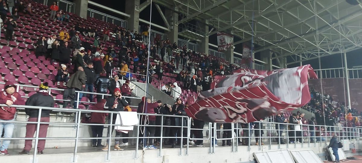 Ce s-a întâmplat pe arena din Giulești, după Dinamo - Rapid. Jucătorii au celebrat alături de fani succesul din derby