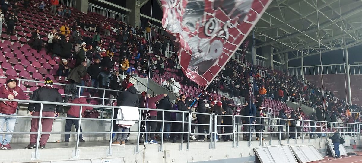 Pasiunea pentru fotbal n-are vârstă! Doi copilași au venit din Suceava pentru a vedea derby-ul Dinamo - Rapid