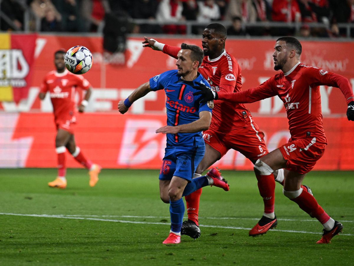 UTA - FCSB 0-1 » Szabolcs Kovacs îi ajută pe roș-albaștri să egaleze liderul! Meci decis de un penalty inventat