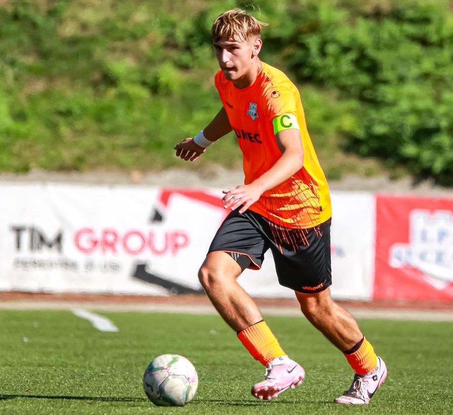 Înainte de a pleca la Como, Sebastian Burlacu a fost căpitanul echipei la LPS Suceava Sebastian Burlacu, pariul lui Fabregas la Como: „Am primit «botezul» în vestiar împreună cu Belotti” + Suma istorică din contractul cu LPS Suceava