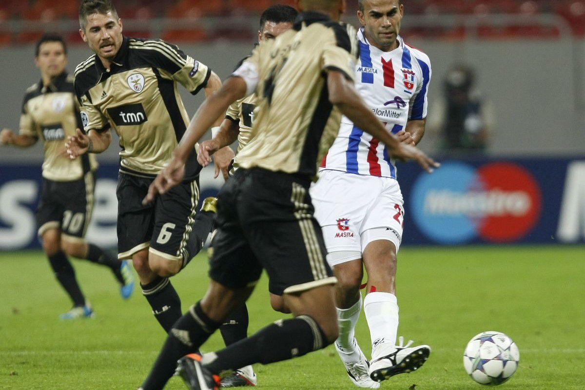 Oțelul și Marius Pena versus Manchester United în 2011