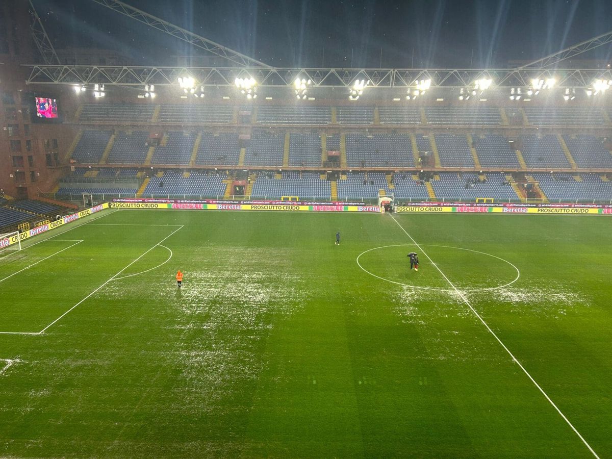 Terenul plin de bălți pe Luigi Ferraris, cu o oră și jumătate înaintea startului partidei Genoa - Monza