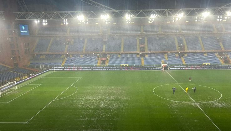 Terenul de pe Luigi Ferraris, serios afectat de ploaia torențială, înaintea partidei Genoa - Monza / Foto: buoncalcioatutti.it