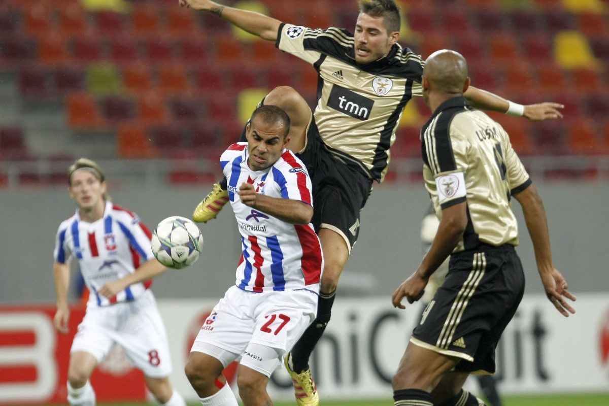 Oțelul și Marius Pena versus Manchester United în 2011