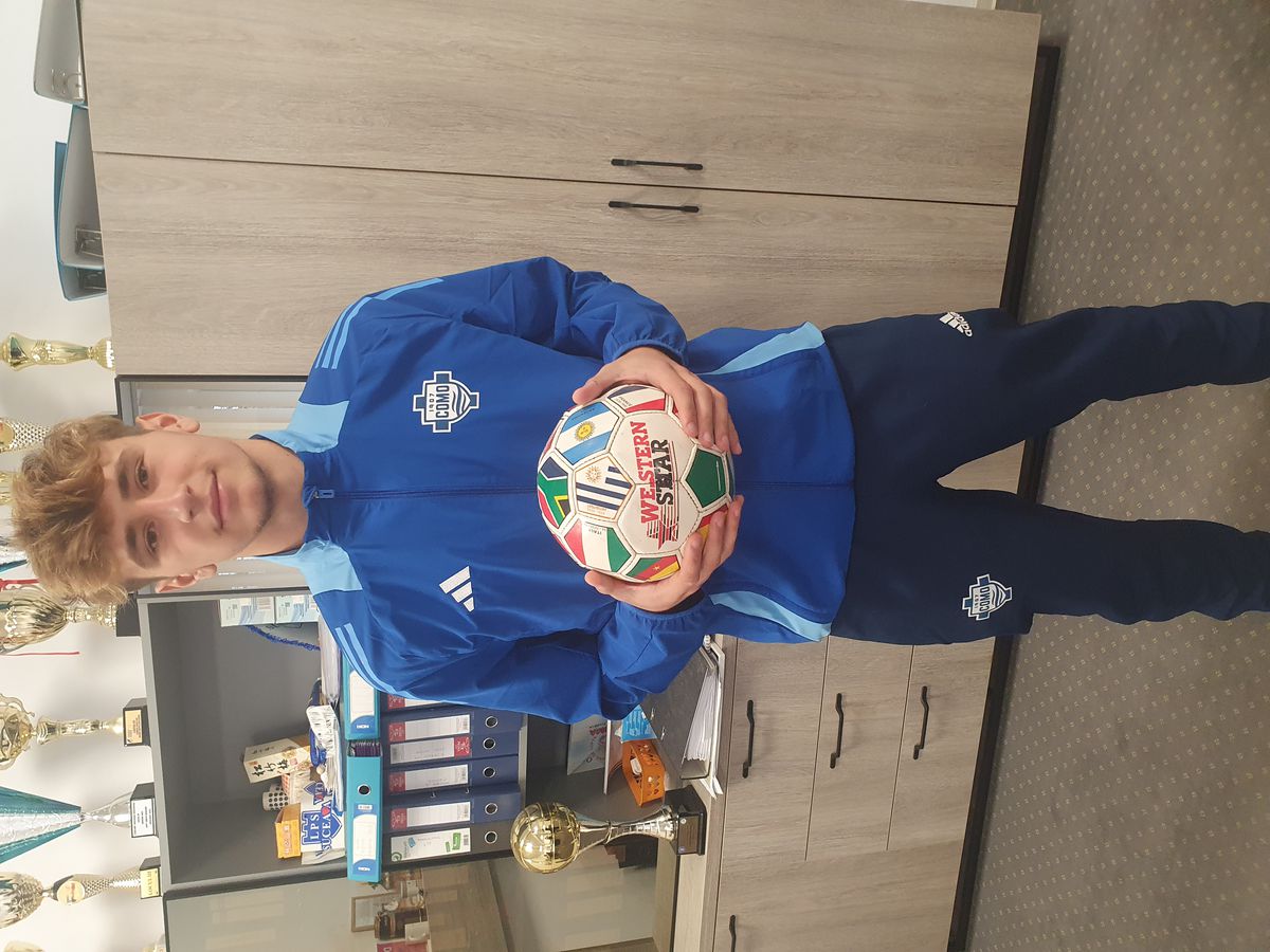 Sebastian Burlacu, pariul lui Fabregas la Como: „Am primit «botezul» în vestiar împreună cu Belotti” + Suma istorică din contractul cu LPS Suceava