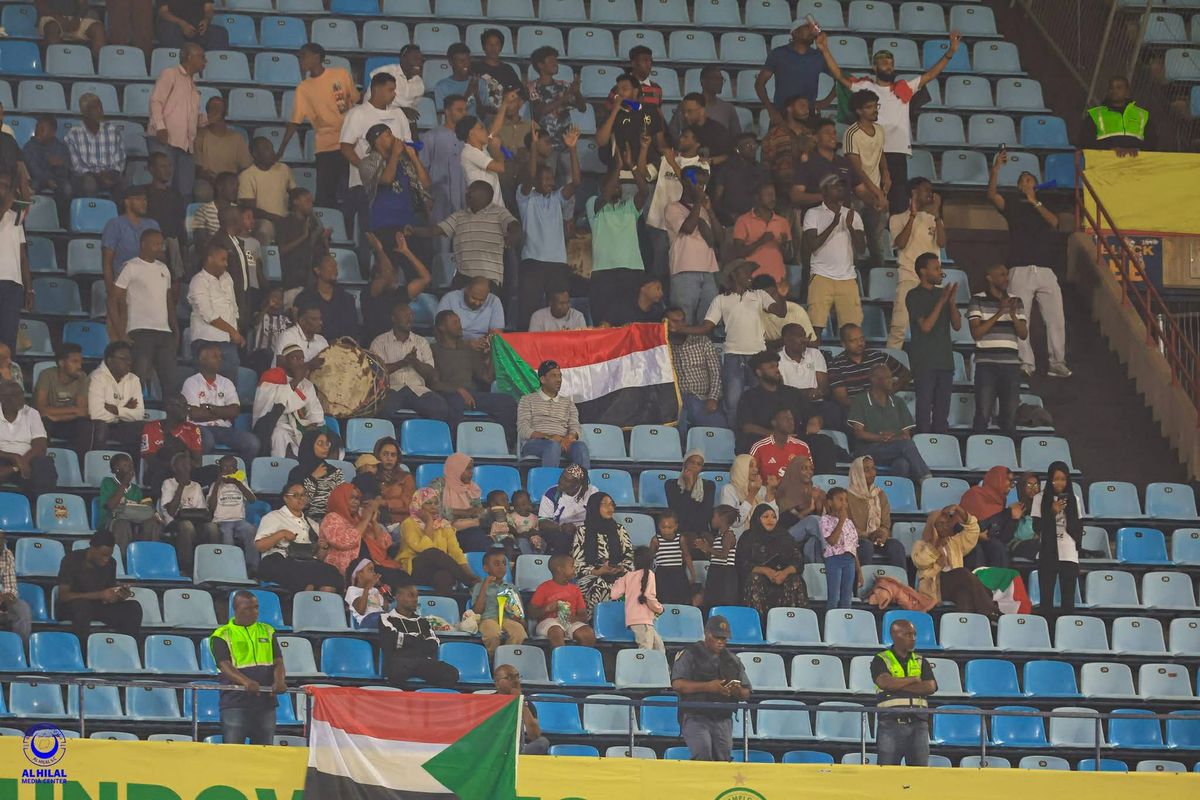 Sărbătoare la echipa lui Reghecampf pe „stil românesc” » Conducătorul a aruncat cu bani în vestiar