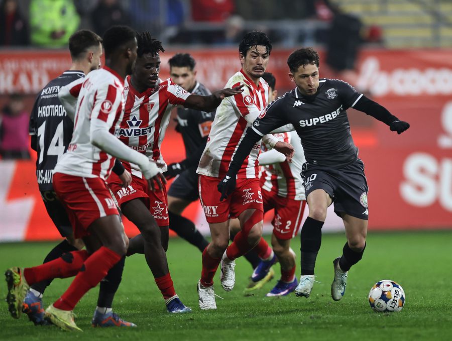 Olimpiu Moruțan, în tricoul Rapidului // FOTO: Sport Pictures Gigi Becali a izbucnit în direct: „Pentru asta, Rapid nu va lua titlul niciodată. Dumnezeu va face dreptate!”