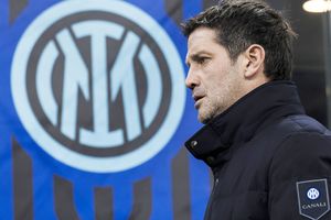 Chivu face hattrick-ul la Inter » „Conduce cu claritate, entuziam, determinare și arată perspicacitate tactică”