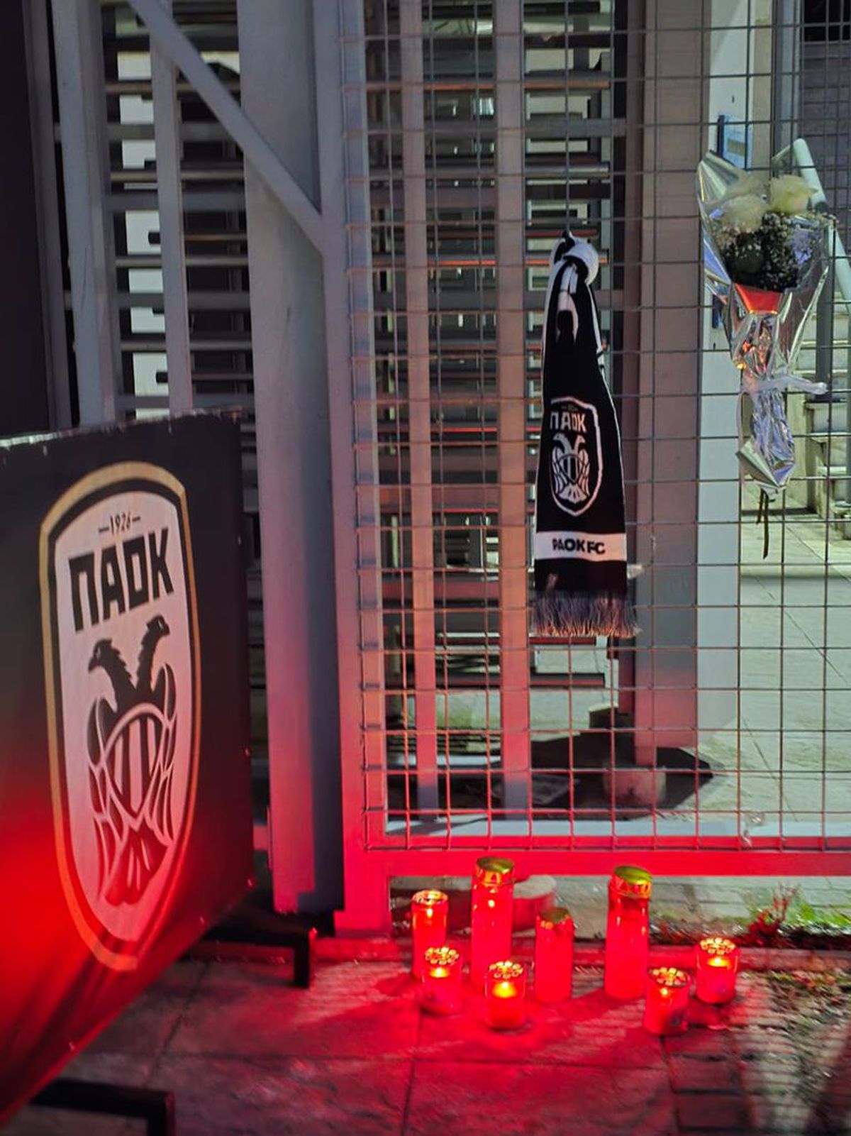 Răzvan Lucescu, la stadionul celor de la PAOK pentru a-i omagia pe suporterii decedați