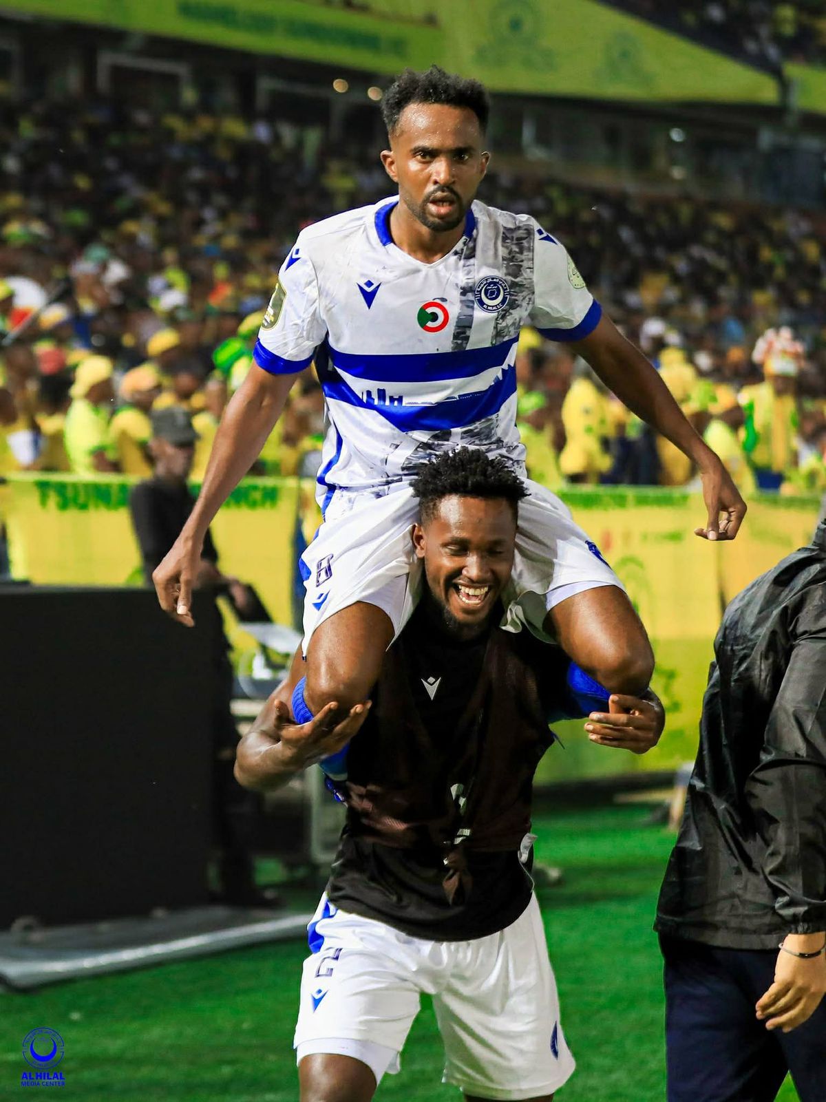 Vicepreședintele lui Al-Hilal Omdurman a aruncat cu bani în vestiar